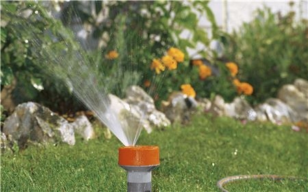 GARDENA 2068-20 Classic 4-Flächenregner Twist-Aktion