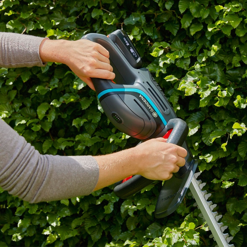 GARDENA 14730-20 Akku-Heckenschere ComfortCut 50/18V-P4A Ready-To-Use Set