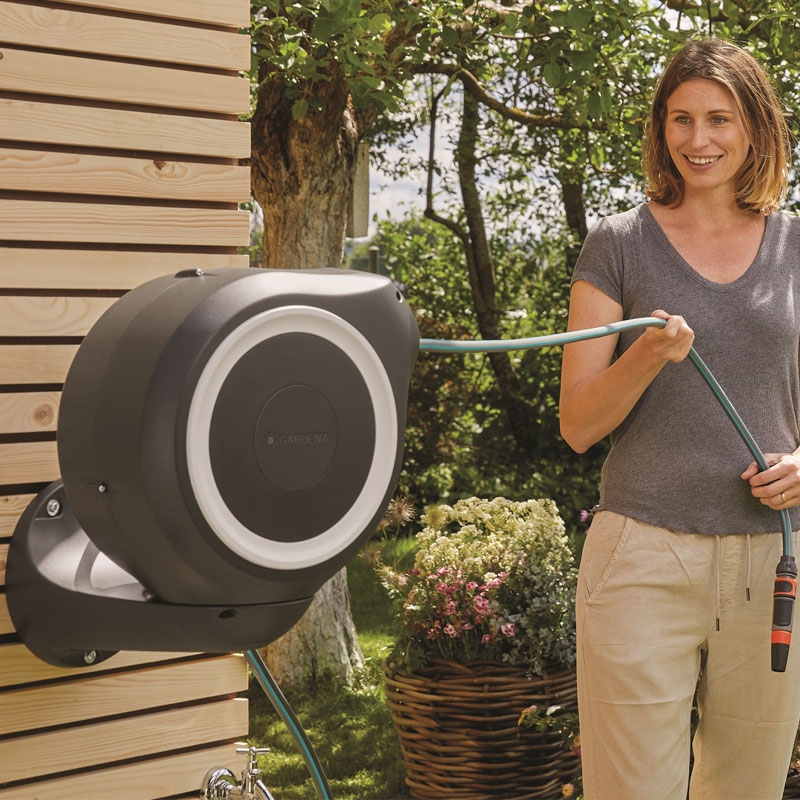 GARDENA 18612-20 Wand-Schlauchbox RollUp M (weiß) 20 m