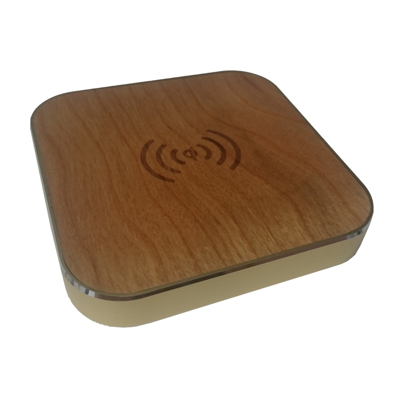 Peter Jäckel Qi Wireless Charger Woody Gold