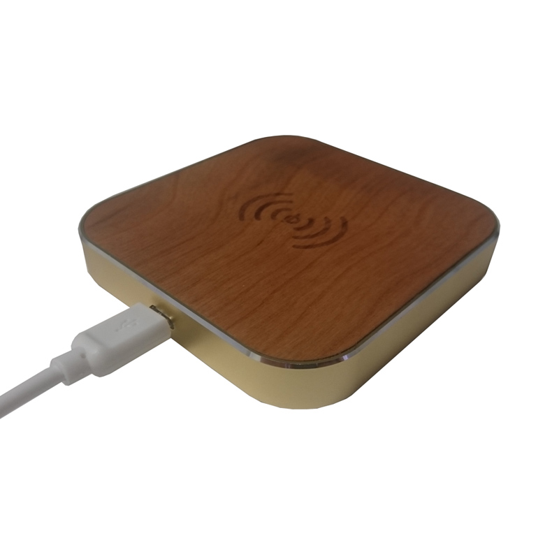 Peter Jäckel Qi Wireless Charger Woody Gold