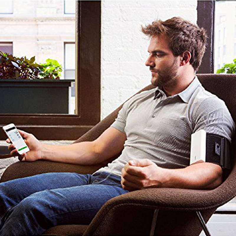 QardioArm smartes kabelloses Blutdruckmessgerät weiss Ausstellungsgerät