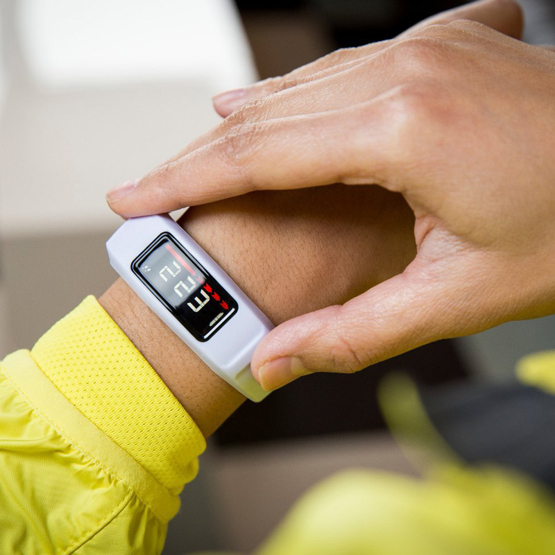 Garmin vivofit 2 mit Brustgurt weiß Fitnessband