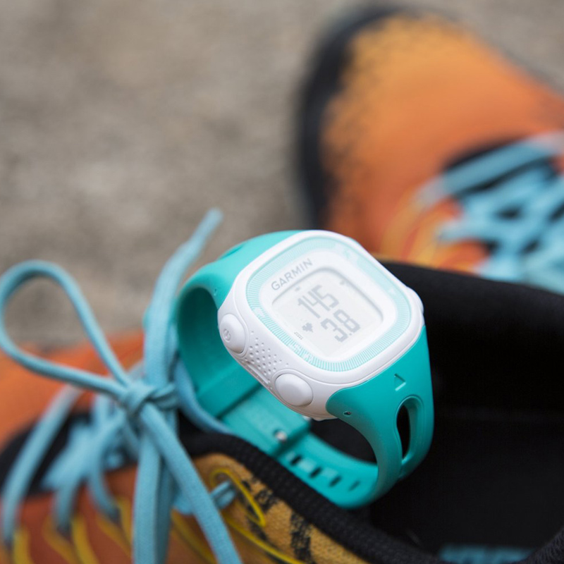 Garmin GPS-Laufuhr Forerunner 15 S inkl. Herzfrequenz-Brustgurt türkis/weiss