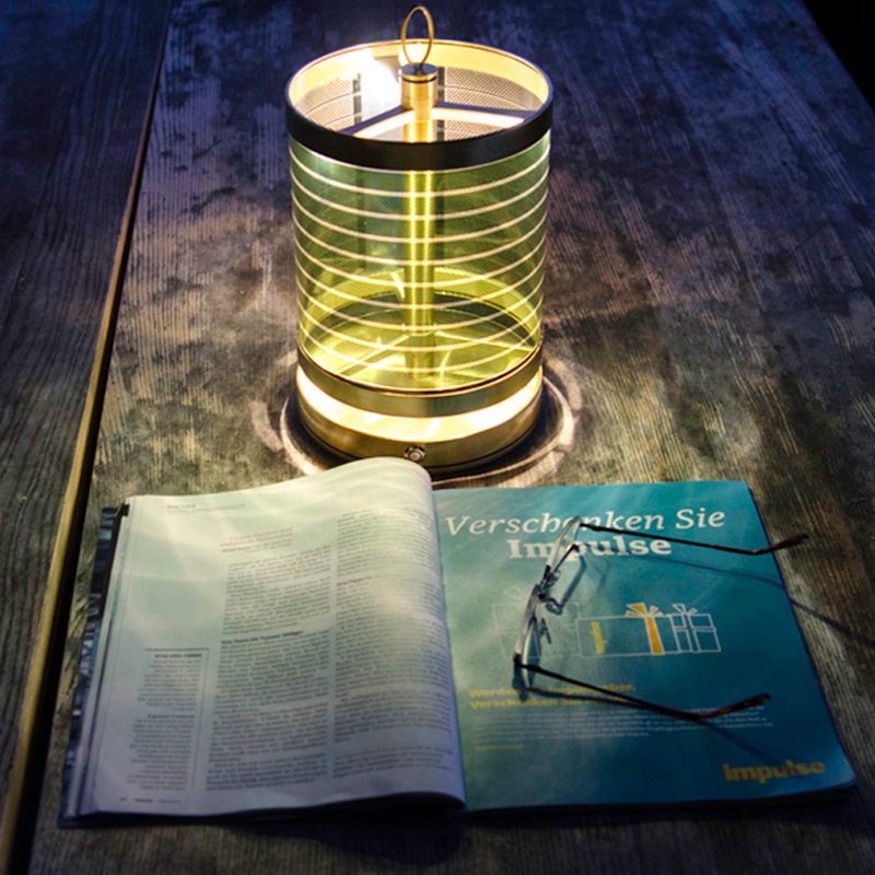 STOOL +SOL Tischleuchte kompakt, Messing