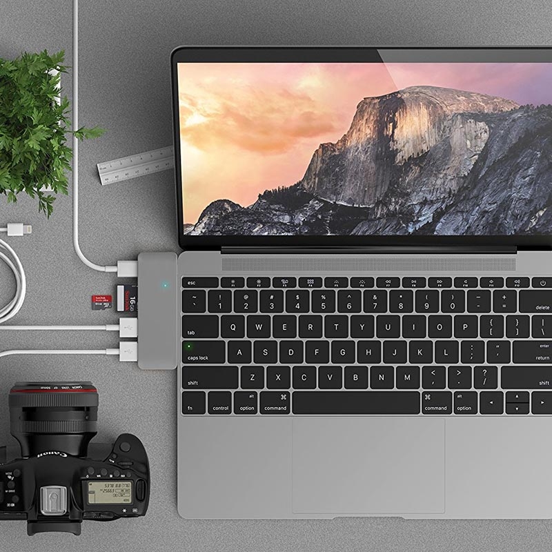 Satechi Type-C USB Passthrough Hub Space Gray