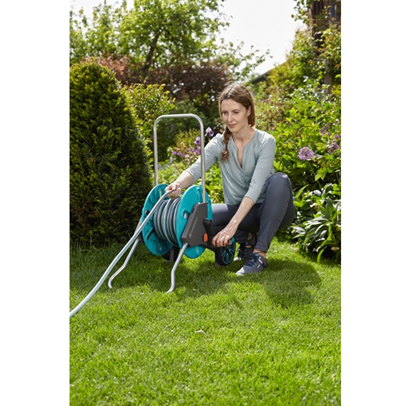GARDENA 18513-20 Schlauchwagen CleverRoll M Set, kpl. mit 20m Schlauch, Systemteilen und Spritze