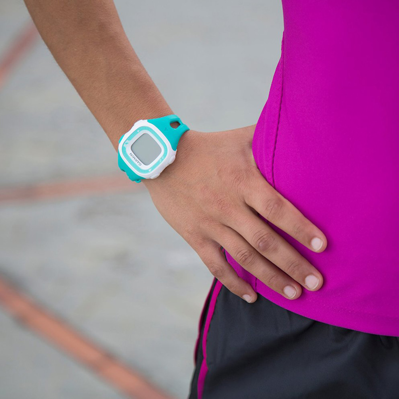 Garmin GPS-Laufuhr Forerunner 15 S inkl. Herzfrequenz-Brustgurt türkis/weiss