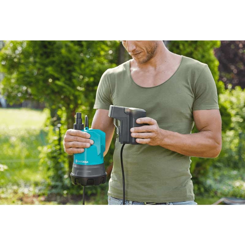 GARDENA 1748-61 Set Klarwasser-Tauchpumpe 2000/2 Li-18