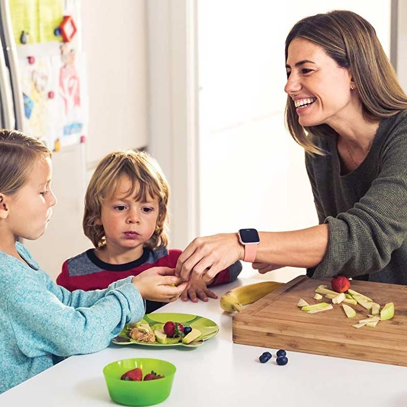 Fitbit Versa Health & Fitness Smartwatch rosegold