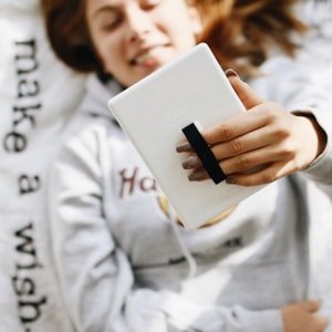 Happy Strappy Smartphone Fingerhalter schwarz