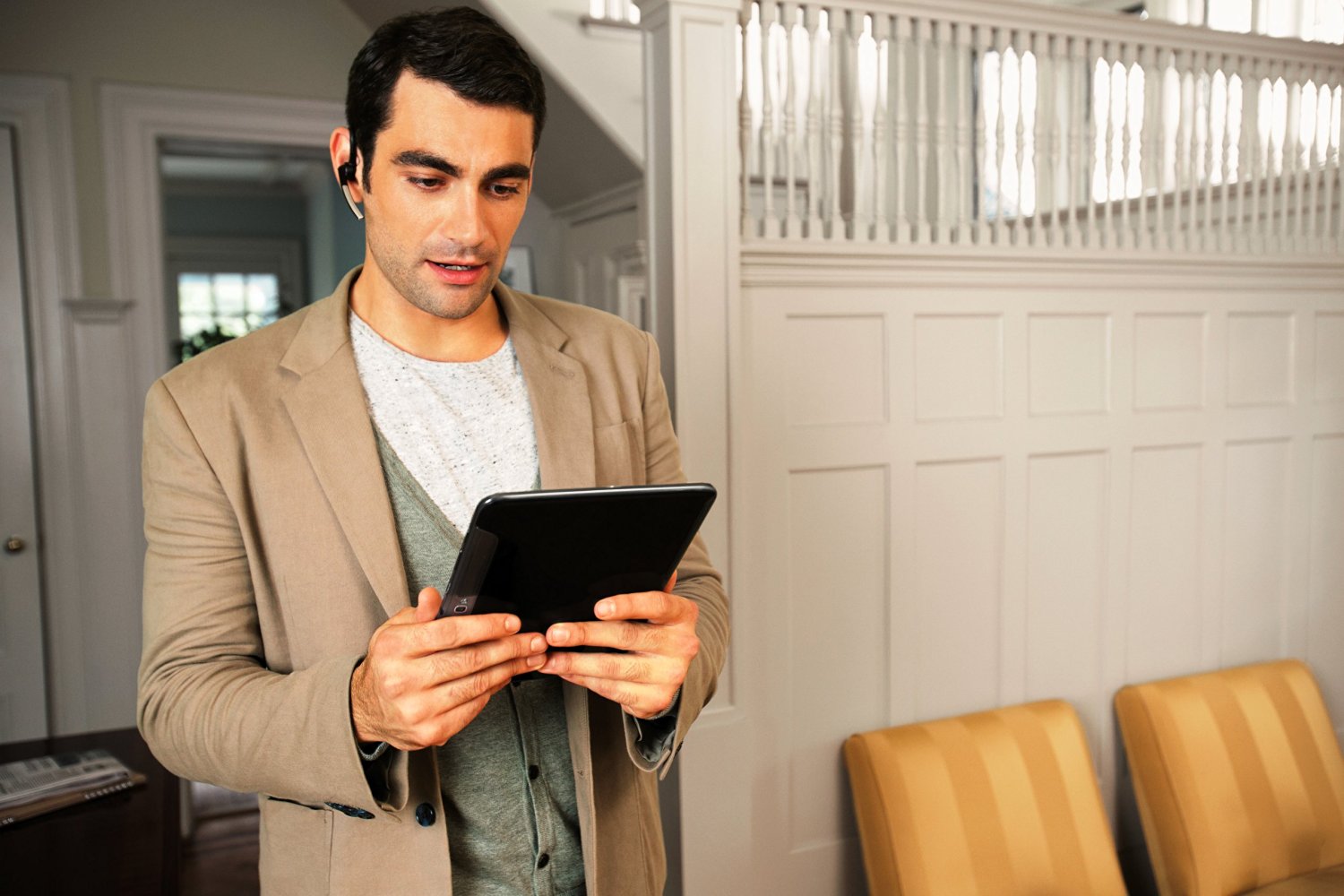 Plantronics Voyager Legend UC B235-M Bluetooth Headset