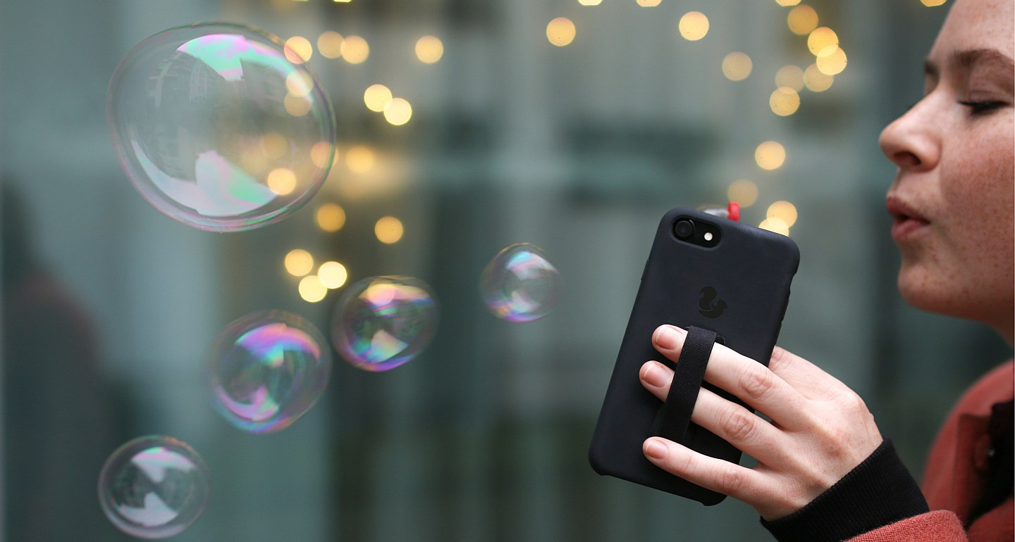 Happy Strappy Smartphone Fingerhalter ganz silber